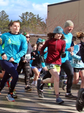 2019 Shamrock Shuffle 5K starting line Plymouth NH (8)