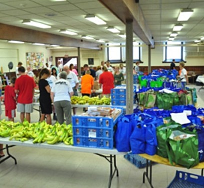 volunteers putting together lunches