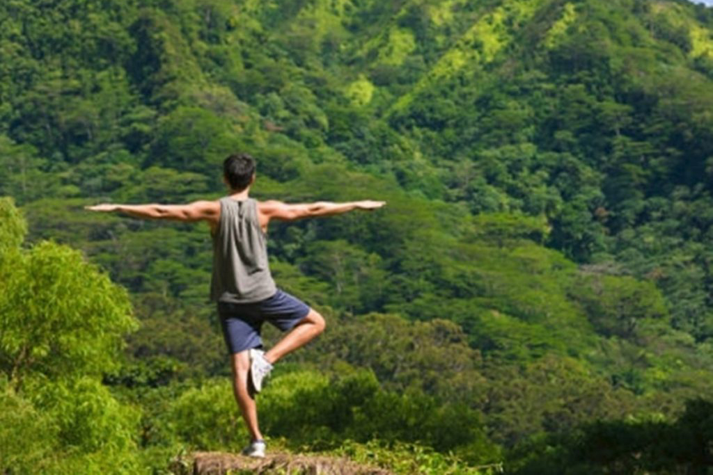 men yoga out in nature 1024x773